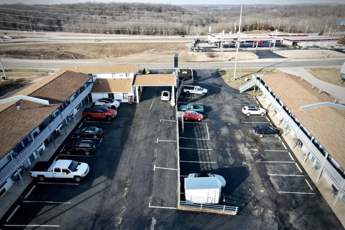 Ozark Inn And Suites Osage Beach Eksteriør bilde